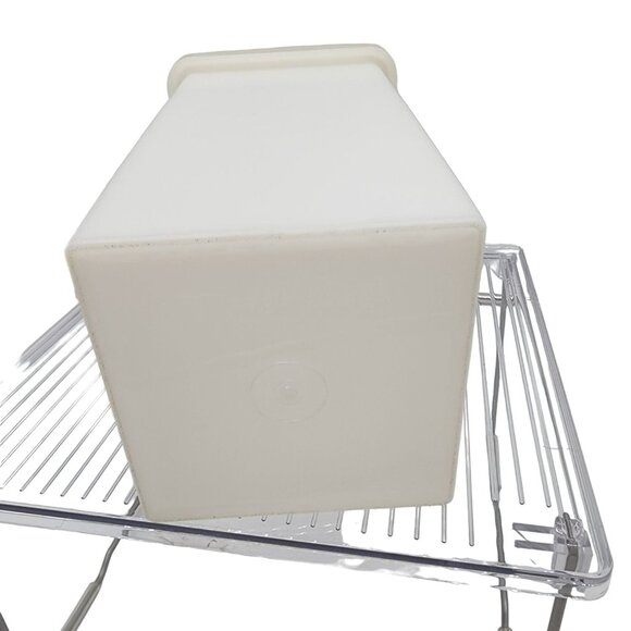 Tupperware White Cracker keeper Vintage 1960s - Picture 3 of 4